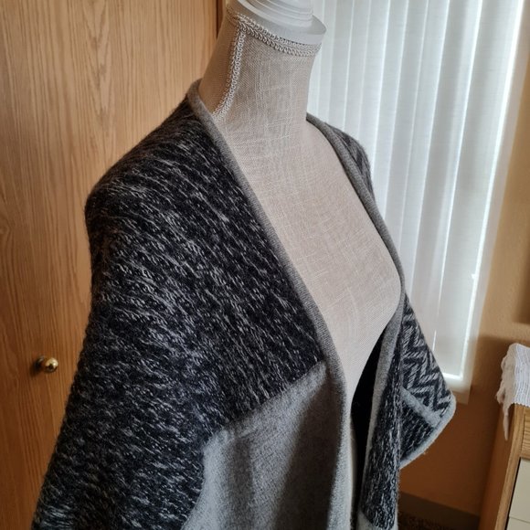Wool Poncho Shawl Shrug Wrap Cape Club Monaco Wool Winter Grey Gray Black Fuzzy - Picture 5 of 6
